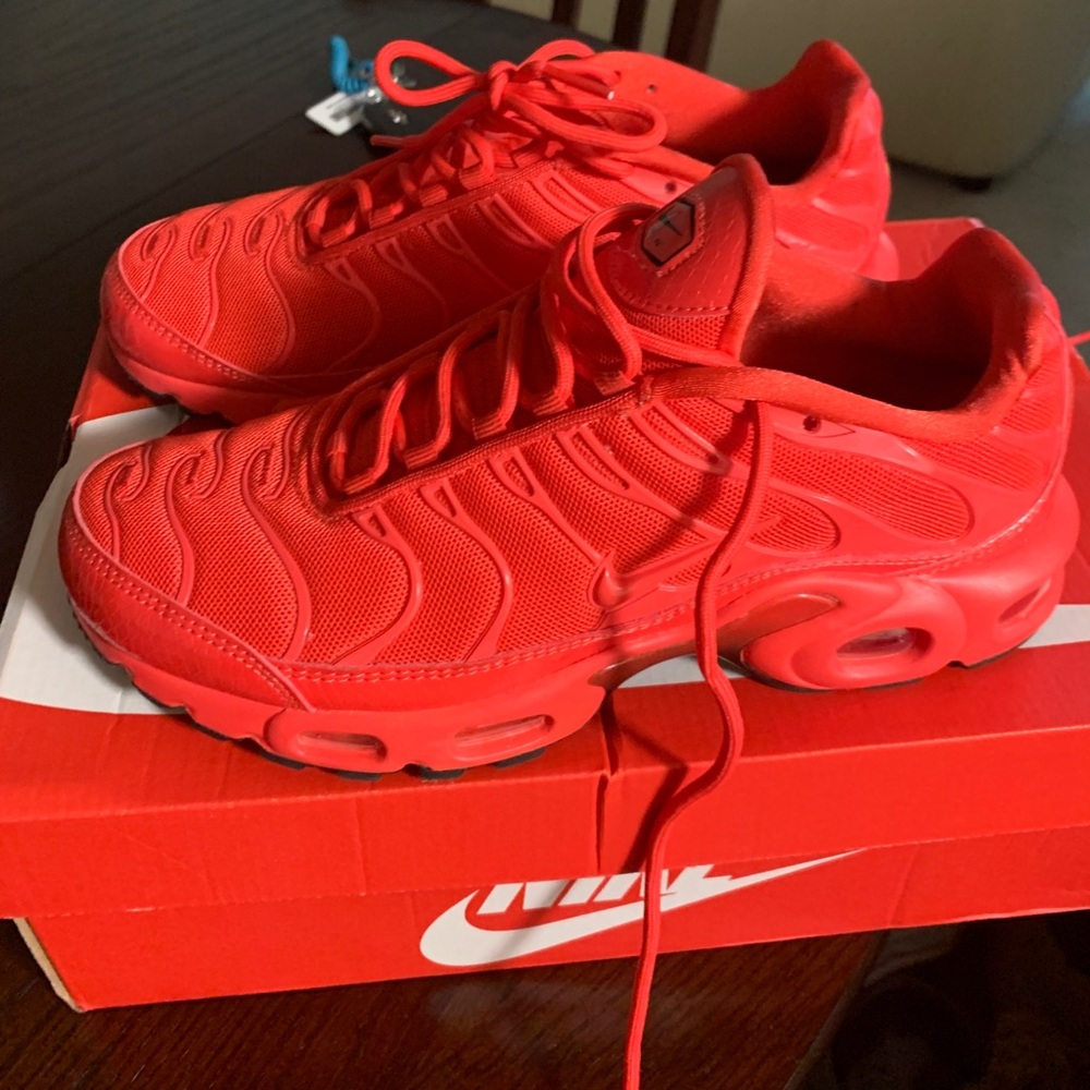 Nike Air Max Plus Women’s - Crimson Red